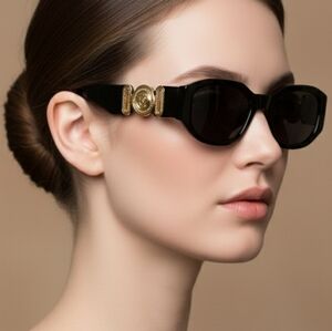 Gold toned Sunglasses 😎 ✨️